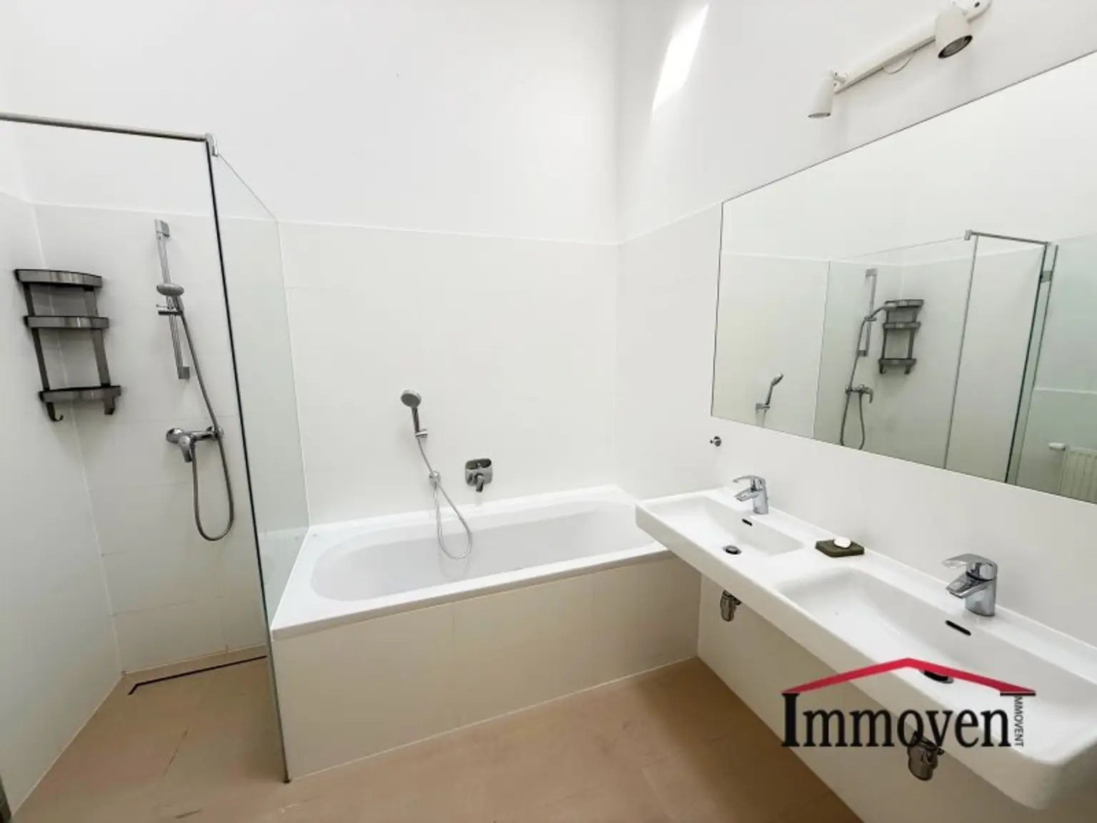 Im Herzen des 1. Wiener Gemeindebezirks - 3-Zimmer-Dachgeschosswohnung mit Klimaanlage und Balkon!