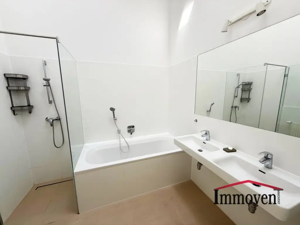 Im Herzen des 1. Wiener Gemeindebezirks - 3-Zimmer-Dachgeschosswohnung mit Klimaanlage und Balkon!