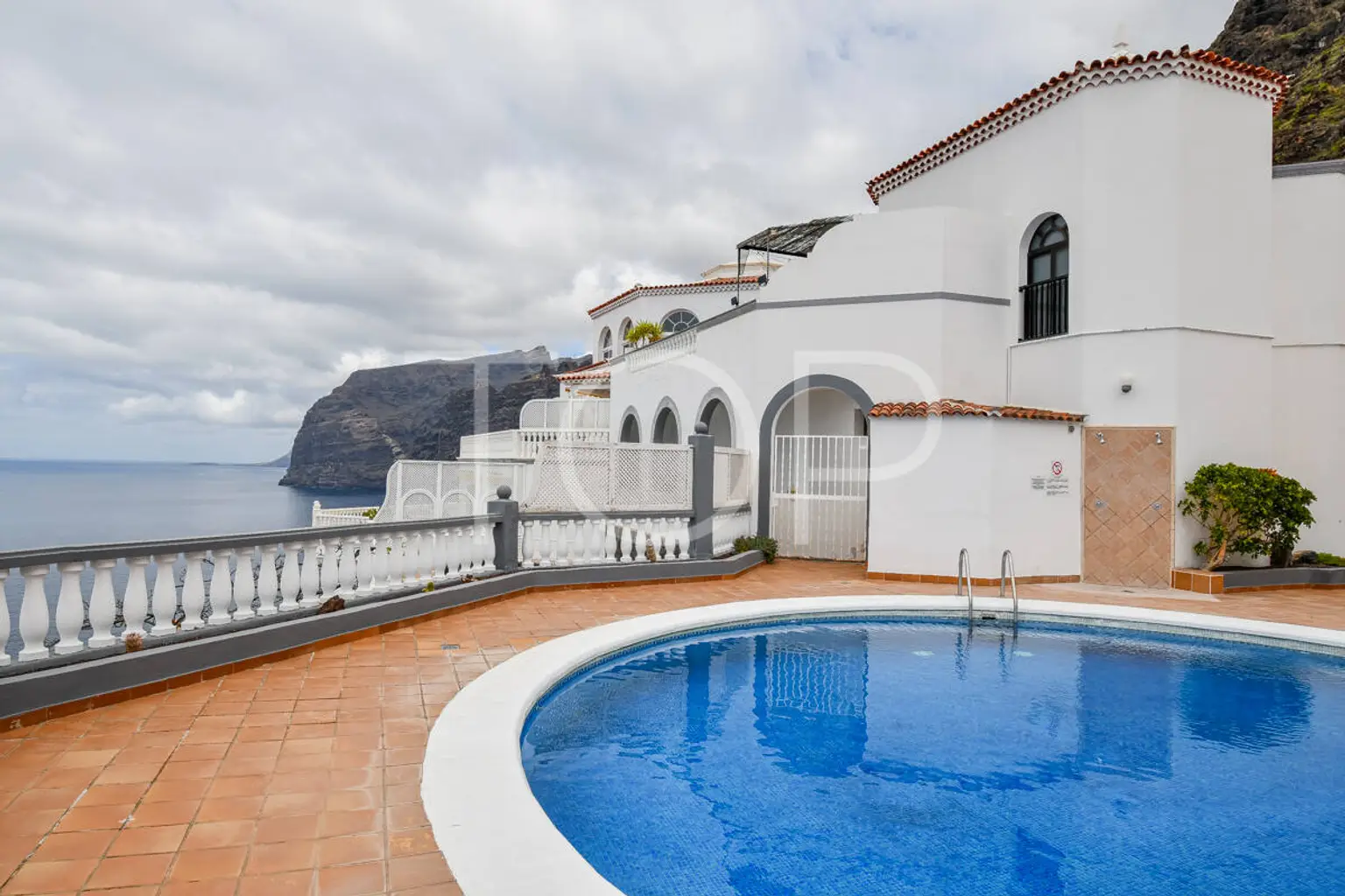 Apartment-LosGigantes-Community-Pool-Tenerife-