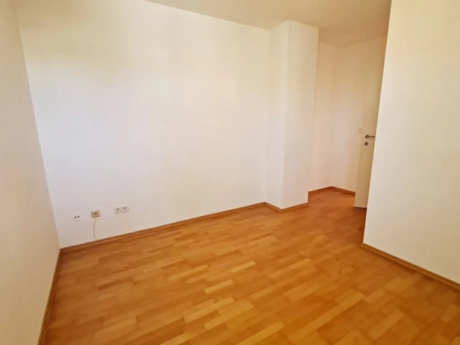 DACHGESCHOSS, Daringergasse, sonnige 76 m2 Neubau mit 6 m2 Balkon, 2 Zimmer, Wohnküche, Wannenbad, Parketten, Grünblick