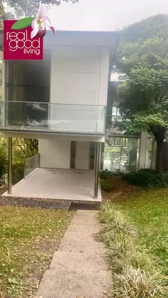 Wohngenuss mit Traumfernblick: Teilmöblierte Traumvilla mit Outdoorpool, Garten, Sauna, Jacuzzi Indoor, Tischtennistisch, etc.