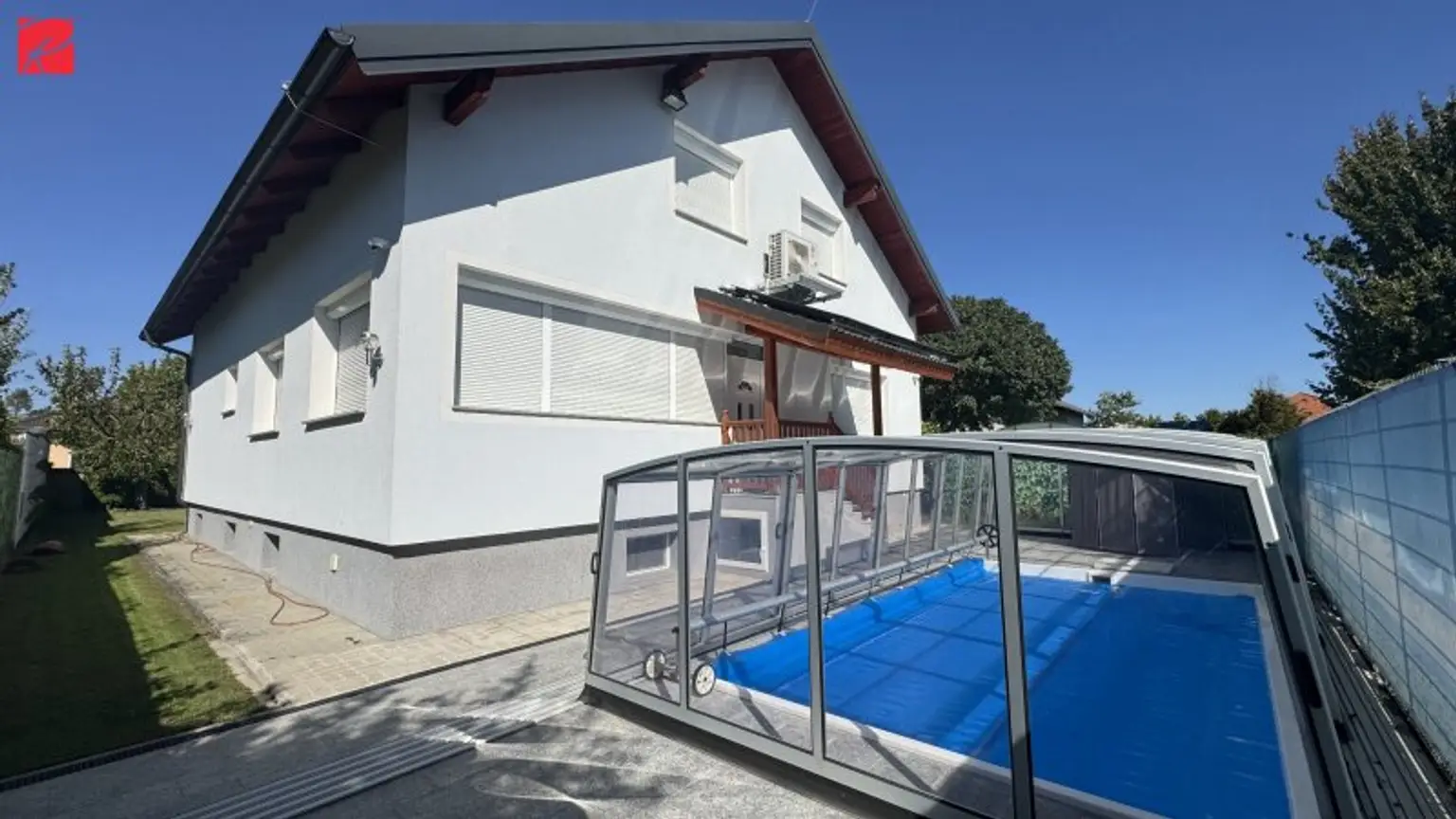 Großes, topausgestattetes Haus mit 8 Zimmer, 2 Terrassen, Garten, Pool- und Wellnessbereich