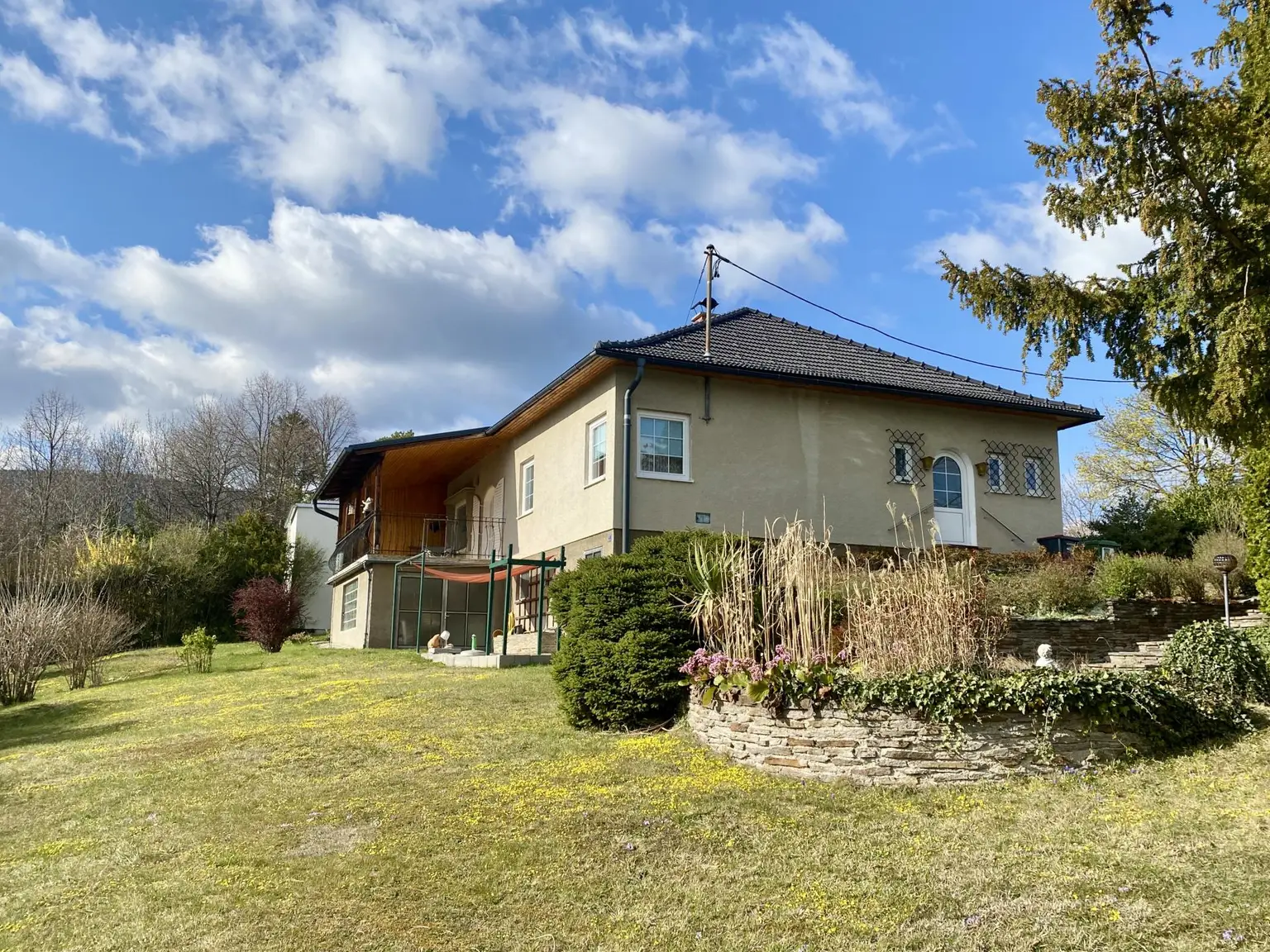 Gesamtansicht mit Gartenteil