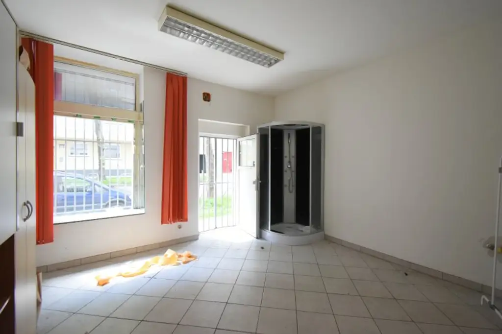 ++NEU++ 3 Zimmer Geschäftslokal mit Straßenzugang - großes Umbaupotenzial