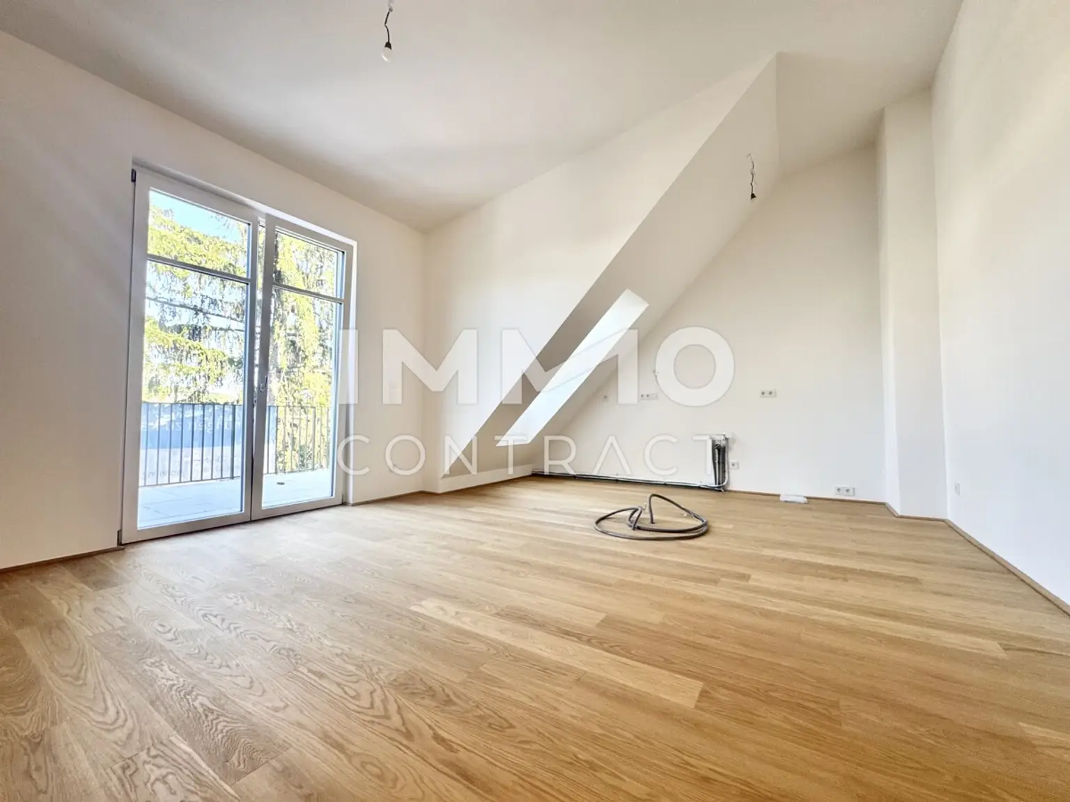 lichtdurchflutete 4-Zimmer-Penthousewohnung mit Balkon in Hietzing
