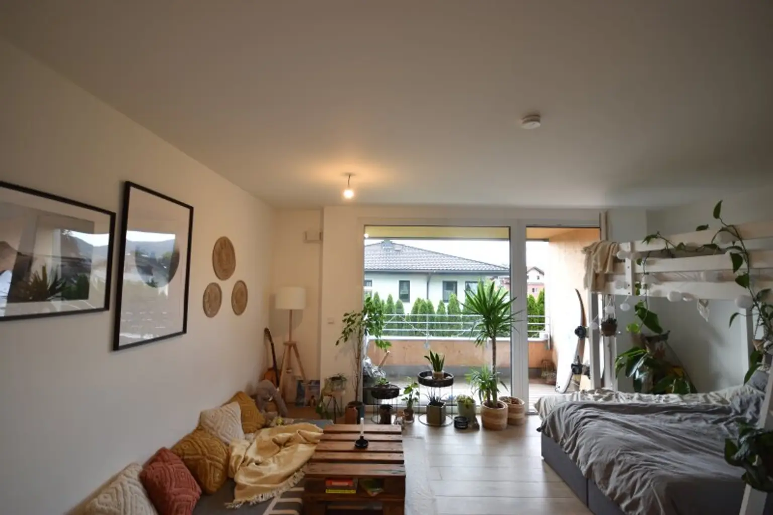 Wohn-, Koch-, Ess-, Schlafbereich - Modernes und geräumiges Appartement mit großer Loggia und Bergblick Miete Grödig Salzburg