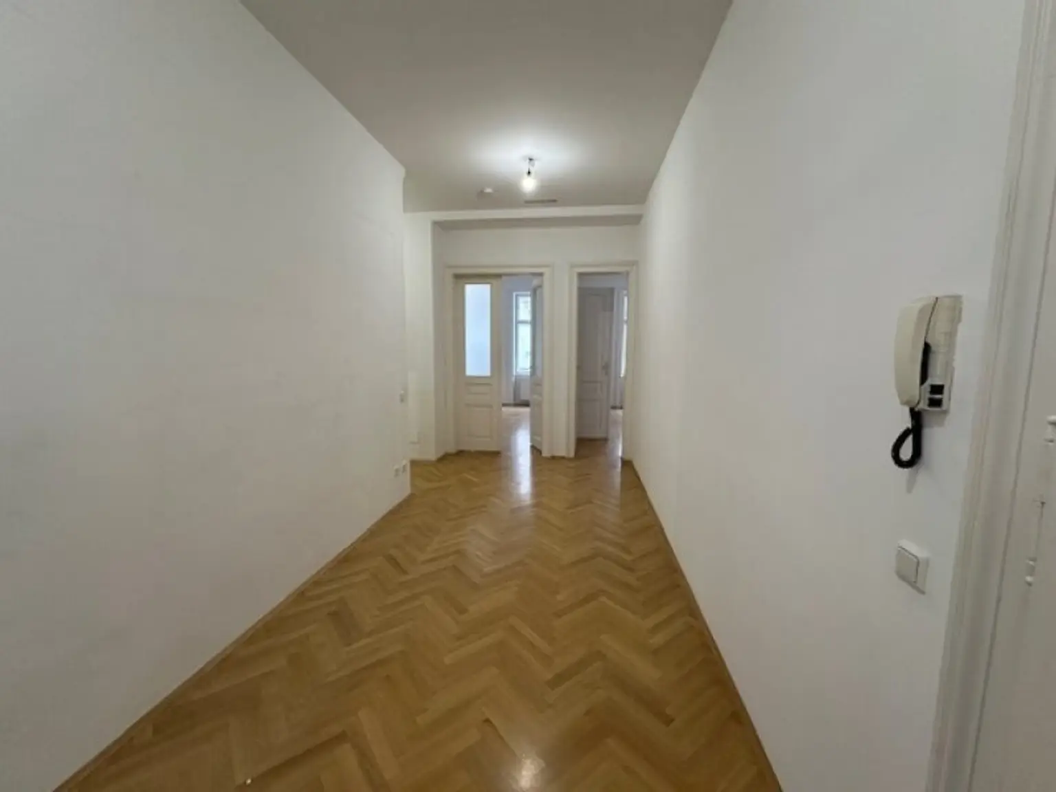 Großzügige Altbauwohnung im Herzen des 2. Bezirks!