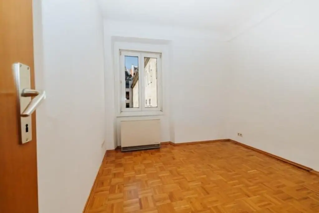 FREI AB SOFORT I ZENTRUMSNAH – JAKOMINIPLATZ UM DIE ECKE I LICHTDURCHFLUTET I KOMFORTABLE DUSCHE I STILVOLLE KÜCHE I HAUSTIERE WILLKOMMEN I TOP-ADRESSE I PROJEKT WOHNEN