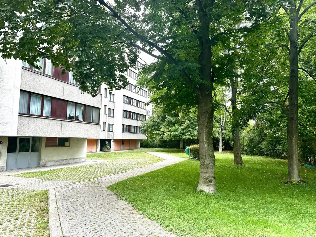 "Die wilden 70er! 4-Zimmer-Eigentumswohnung nahe Schloss Neugebäude"