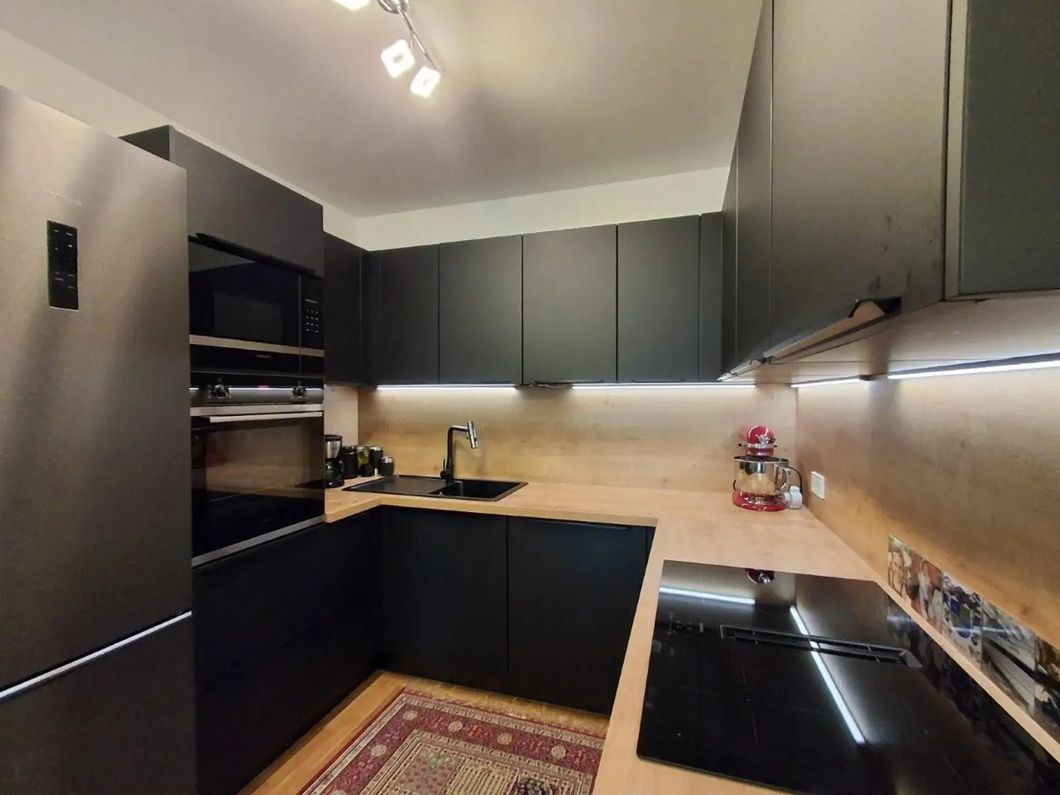 "Single-Hit! Neue vollausgestattete Garten-Wohnung mit PP nahe U1 DZ"