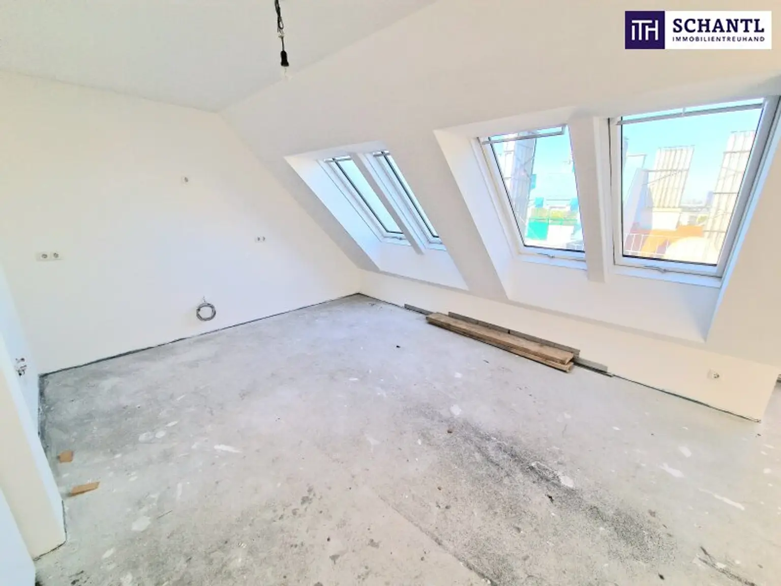 Preisreduktion! Stadtleben mit Weitblick – Helle Dachgeschosswohnung mit Sonnenbalkon - Nahe Hauptbahnhof - Überzeugen Sie sich selbst von dieser Immobilie!