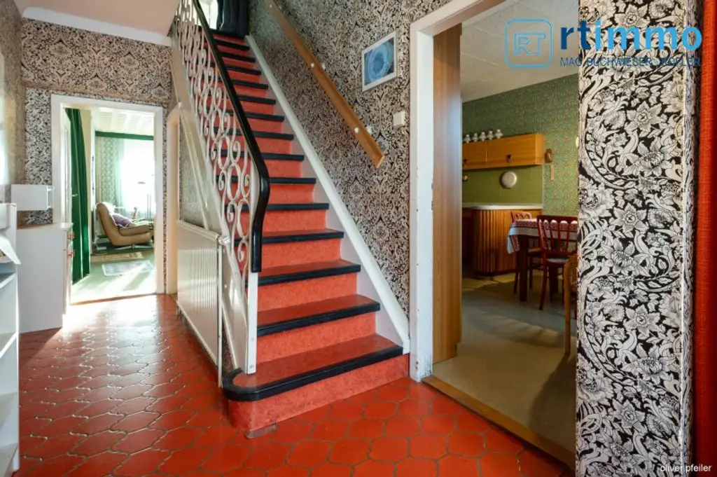 Einfamilienhaus in Stockerau mit schönem Grund - Nähe Freibad.