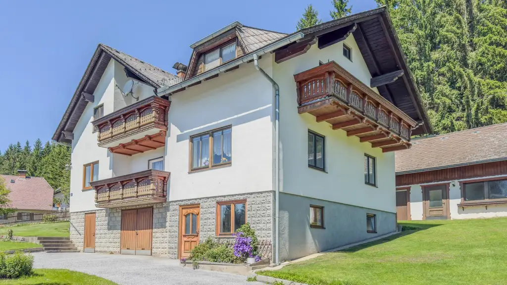Großzügiges Einfamilienhaus am Dorfrand mit Nebengebäude und viel Potenzial