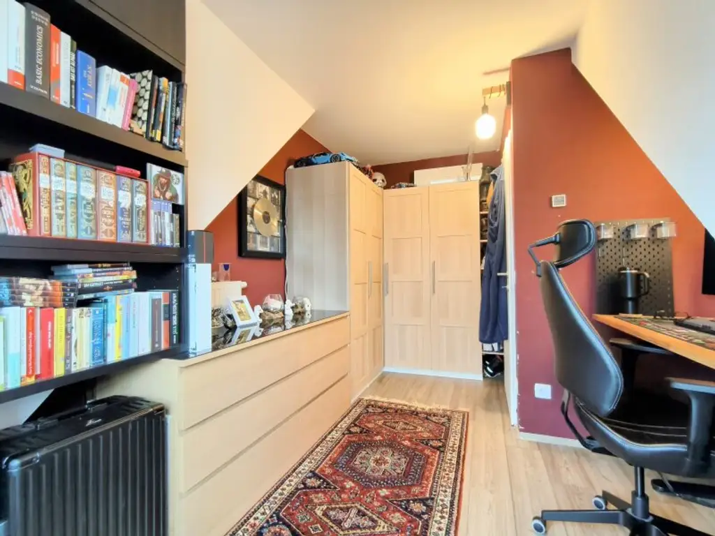 3-Zimmer-Dachgeschosswohnung mit 2 Balkonen, Wintergarten-Loggia & Weitblick - U2 Hardeggasse fußläufig - Klimaanlage & Küche