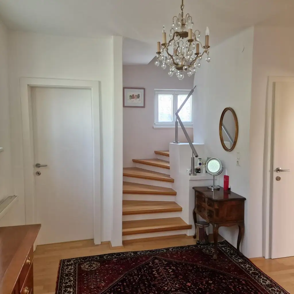 Einziehen und genießen! Sonniges Einfamilienhaus mit Doppelgarage, Terrasse uvm