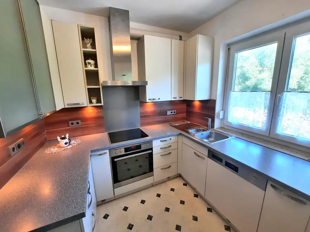Vollunterkellerter Bungalow mit großem sonnigen Grundstück