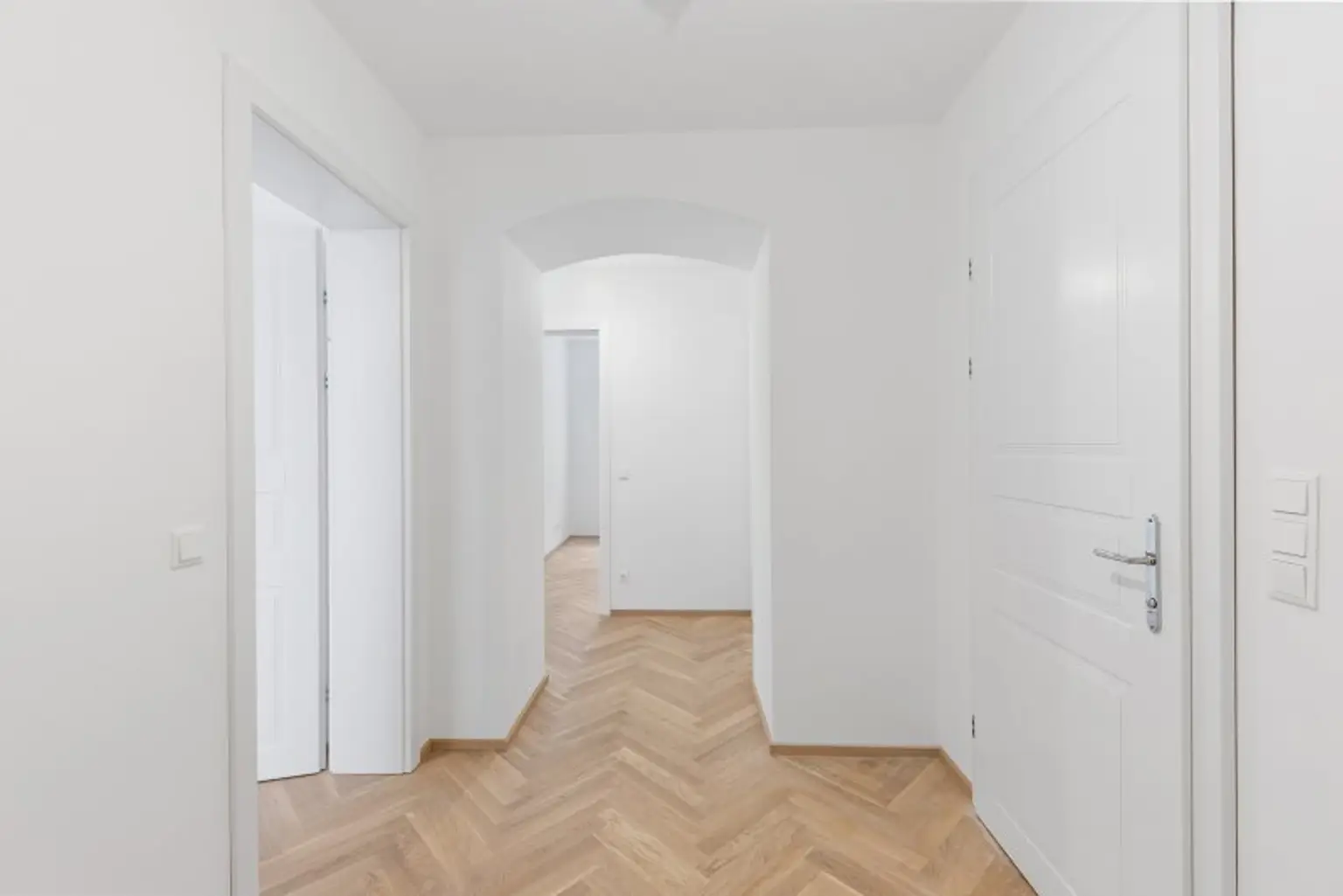 3-Zimmer-Altbaueigentumswohnung in generalsaniertem Altbau mit Terrasse und Garten