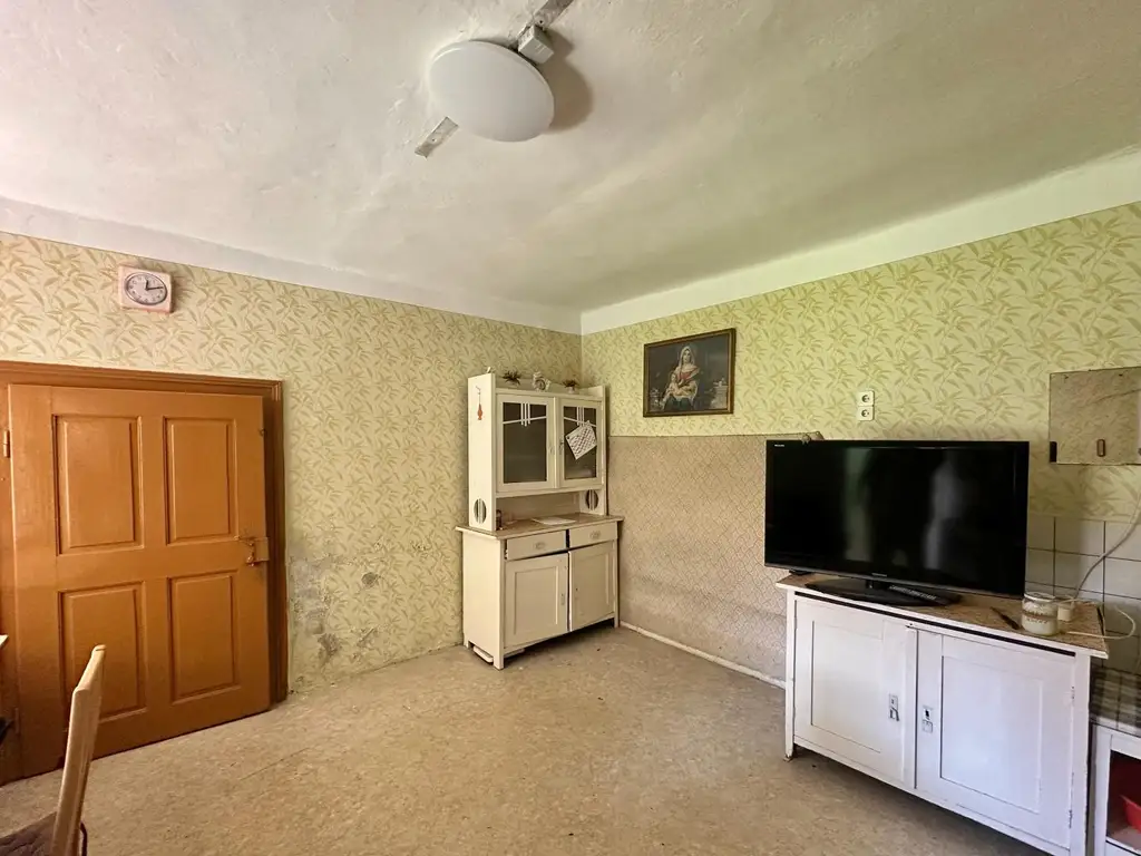 Sanierungsbedürftiger Bauernhof mit großem Grundstück, Stallungen und Stadl – ländlicher Charme mit viel Potential!