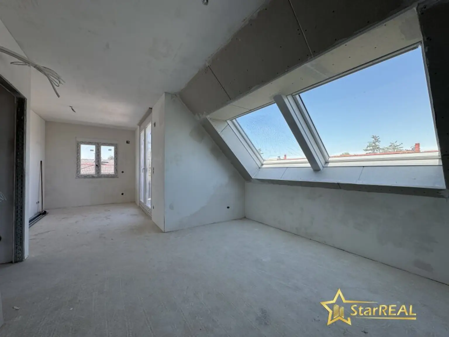NOCH 1 EINZELHAUS (SCHLÜSSELFERTIG) FREI! 5 ZIMMER/ 3 BADEZIMMER/ 3 TOILETTEN. INKLUSIVE STELLPLATZ.