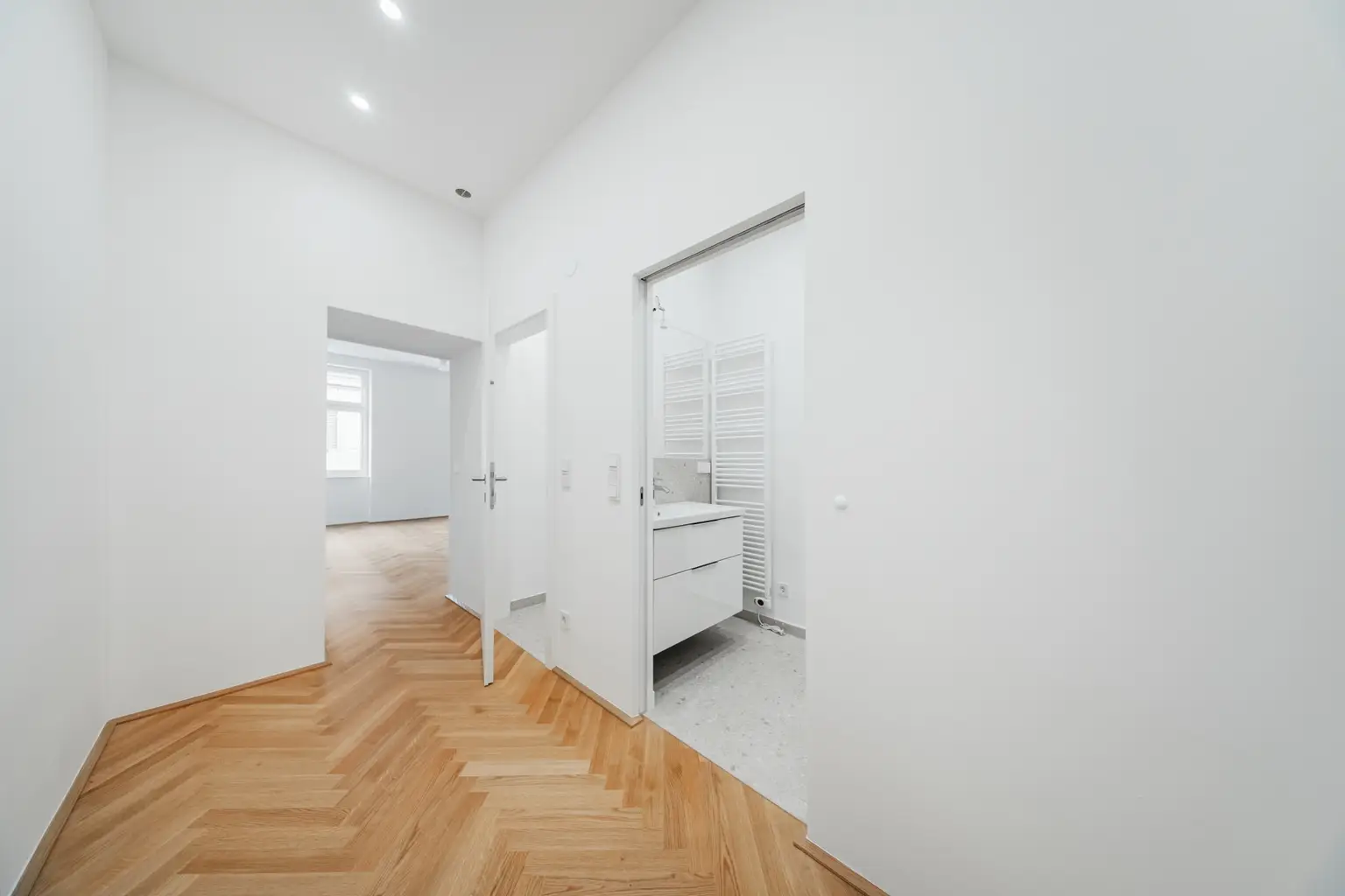 Klein, fein, neu saniert – stilvolles Altbaujuwel im Erstbezug!