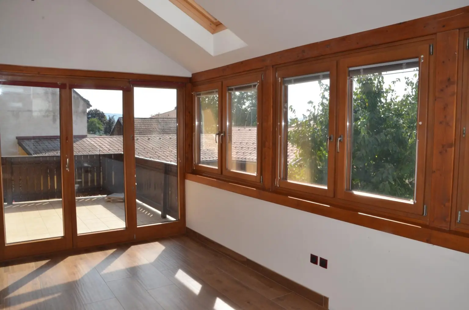 Moderne 4-Zimmer-Wohnung mit Wintergarten und Balkon