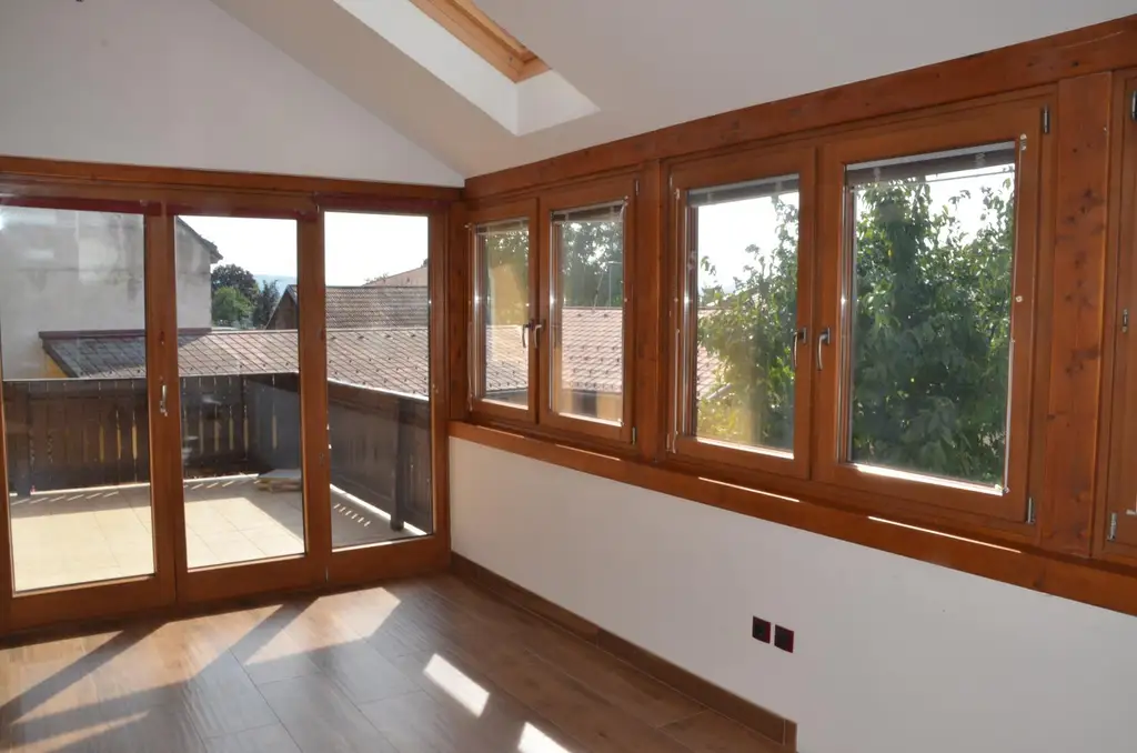 Moderne 4-Zimmer-Wohnung mit Wintergarten und Balkon