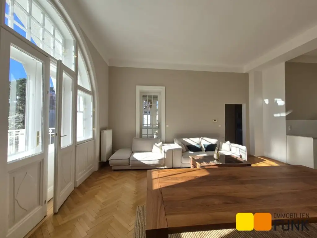 Herrschaftliche 5-Zimmerwohnung mit Balkon