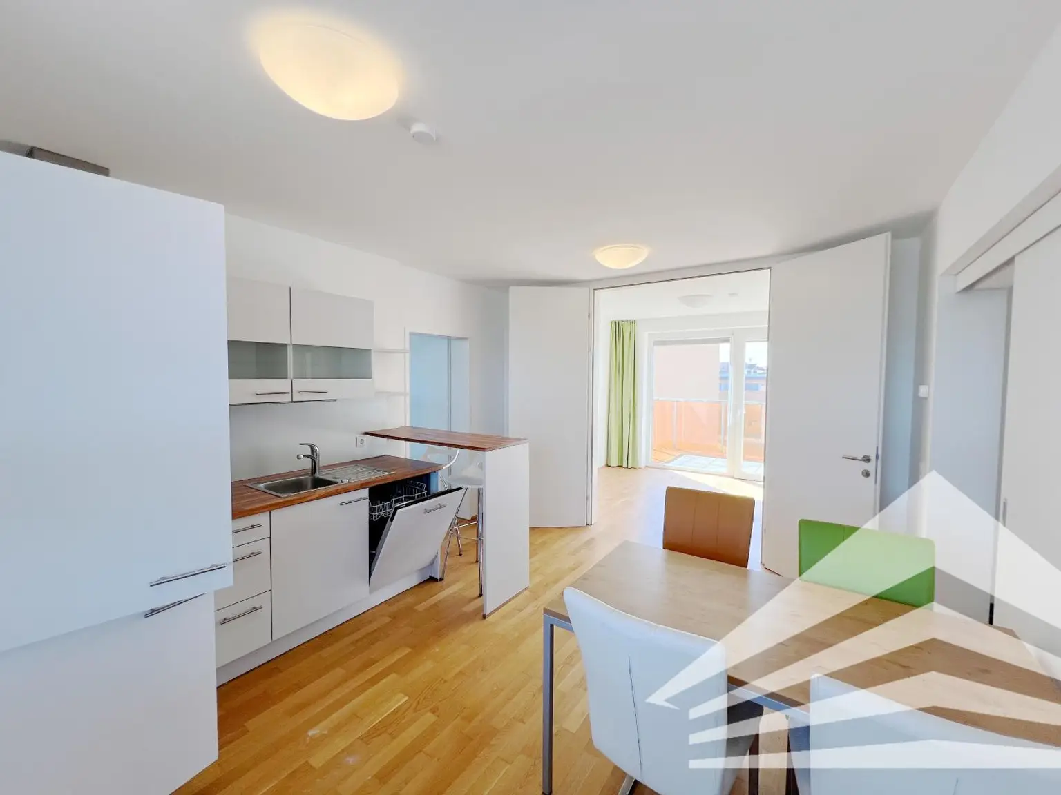 SQUADRO - teilmöblierte westseitige 3-Zimmer Wohnung mit Balkon in zentraler Lage!
