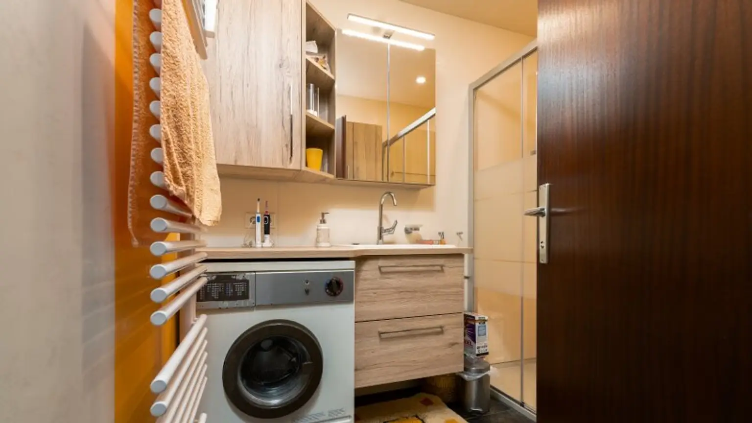 Gemütliche 2-Zimmer-Wohnung mit 2 Loggien, großer allgemeiner Garten – Ihr neues Zuhause!