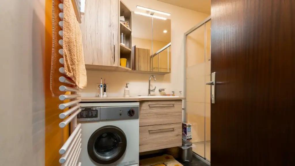 Gemütliche 2-Zimmer-Wohnung mit 2 Loggien, großer allgemeiner Garten – Ihr neues Zuhause!