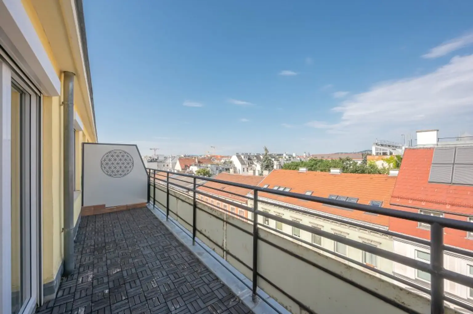 +++ NEU +++ helle 3-ZIMMER TRAUMWOHNUNG MIT 2 TERRASSEN, optimale Aufteilung, letzter Stock, Küche separat. Tolle Lage! ++++