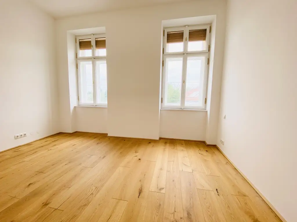 Exklusiver Erstbezug nach Sanierung - 3-Zimmerwohnung mit Freifläche in den ruhigen Innenhof