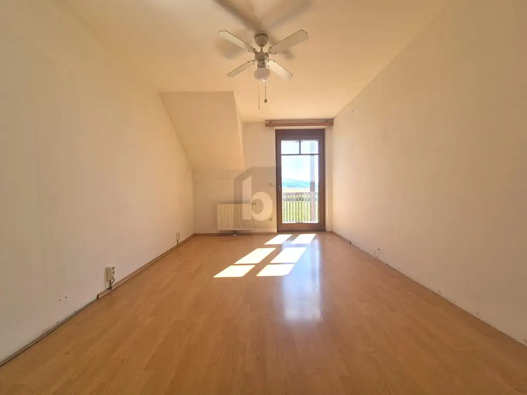 WOHNEN IM GRÜNEN MIT TRAUMHAFTER AUSSICHT!