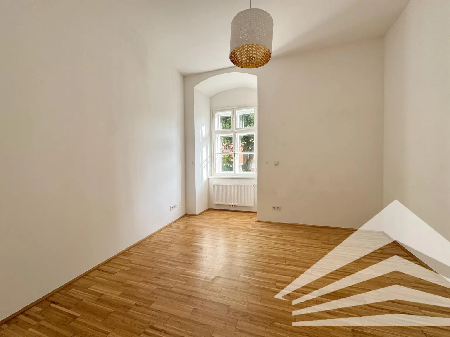 Stilvolle 3 Zimmer-Altbauwohnung mit DAN-Küche an der Donaulände