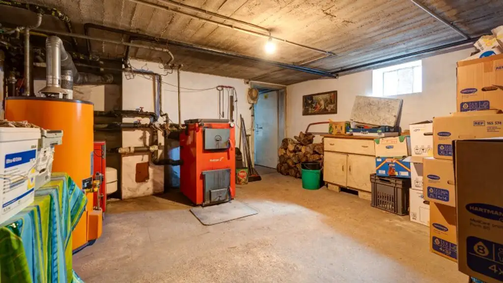 Sanierungsbedürftiges Haus in Untersiebenbrunn! Rohdachboden mit Ausbaupotential!