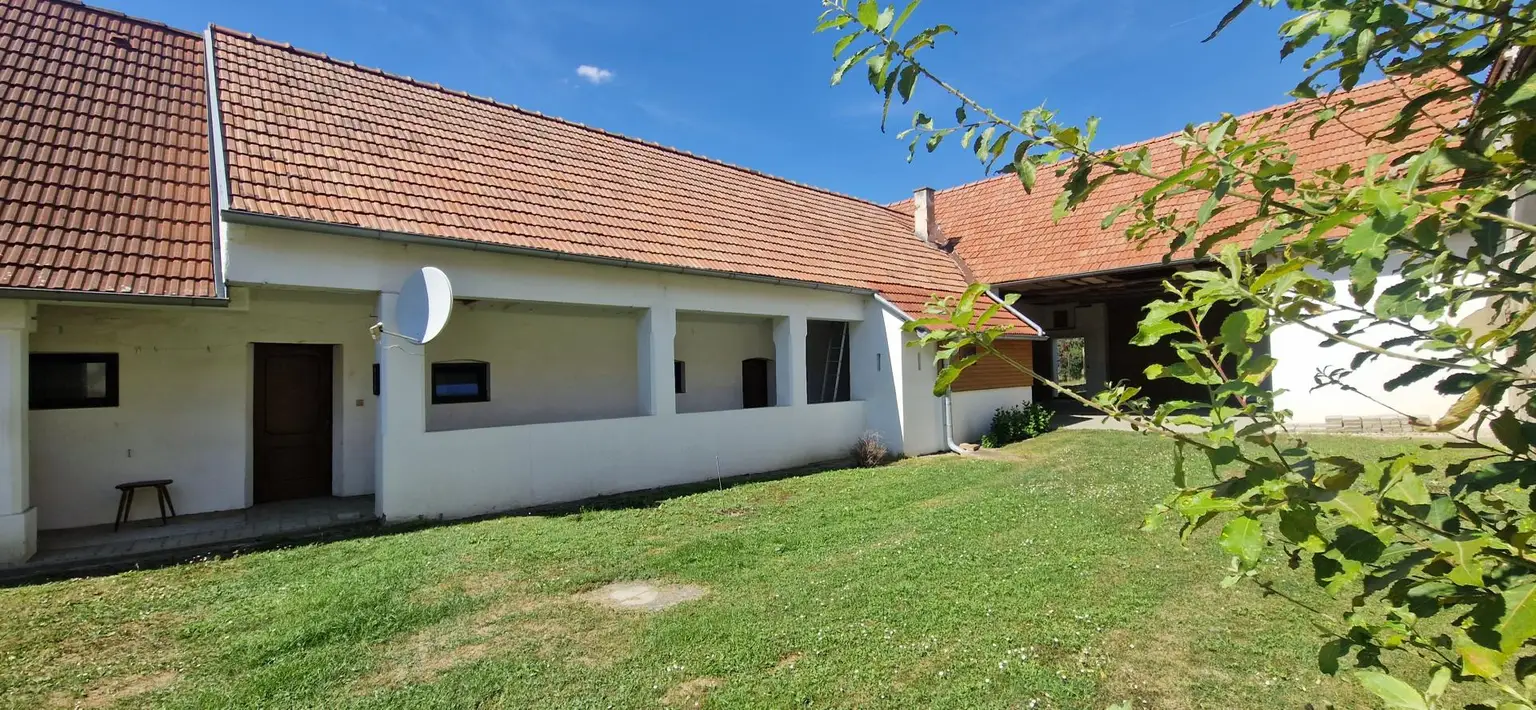 OPEN HOUSE! Charaktervolles altes Bauernhaus mit großzügigem Nebengebäude