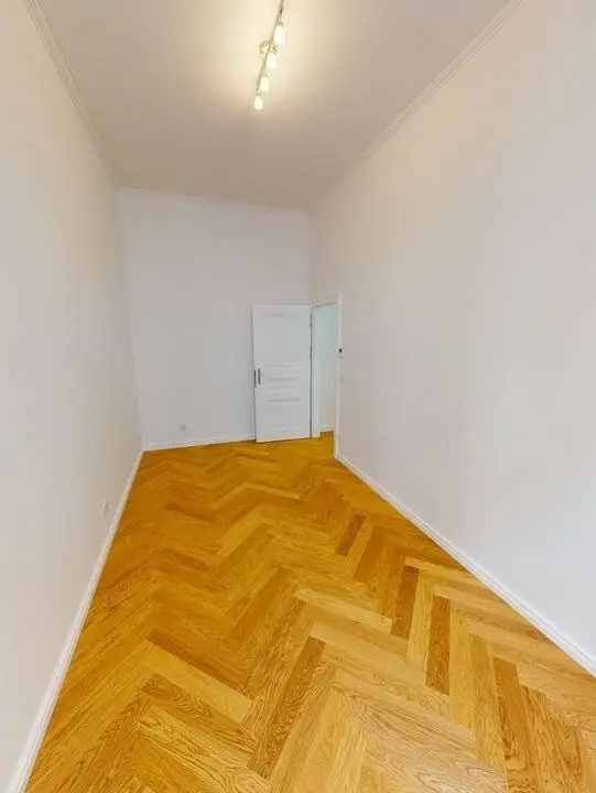 Erstbezug in Neubau Living - 
sanierte 4-Zimmer-Altbauwohnung