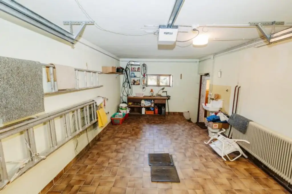 Elegantes, gepflegtes Einfamilienhaus mit Garage und uneinsehbarem Garten, Altbaumbestand