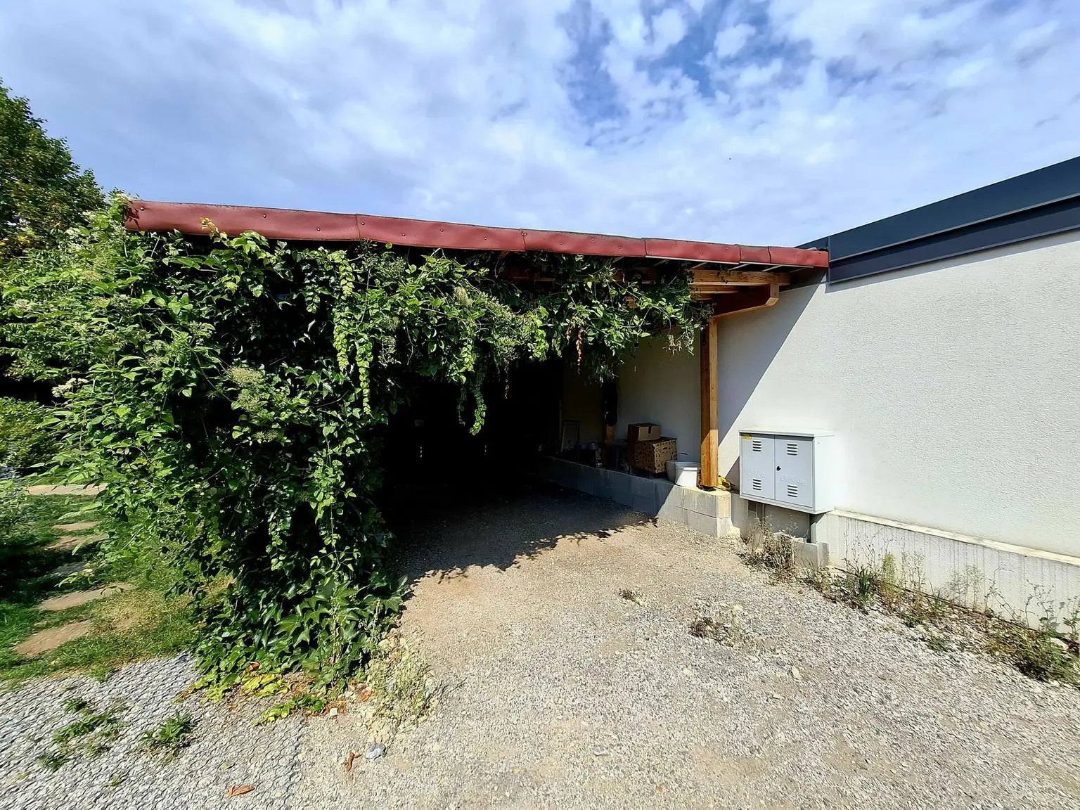 Vielseitig nutzbare Liegenschaft mit ausreichend Platz und herrlichem Blick auf die Hohe Wand