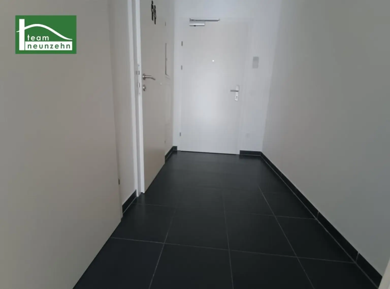 Lichtdurchflutete 4-Zimmer-Wohnung mit privater Außenfläche