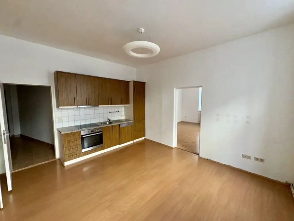 Renovierungsbedürftige Wohnung in Top-Lage des 12. Bezirks – Ideal für Individualisten!