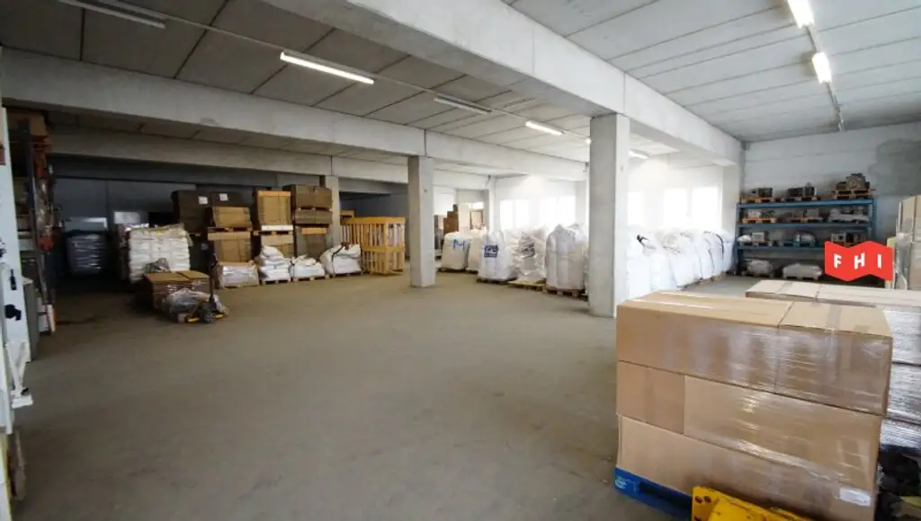 Logistikfläche***2 Hallen***30 Stellplätze***Ausbaupotential***