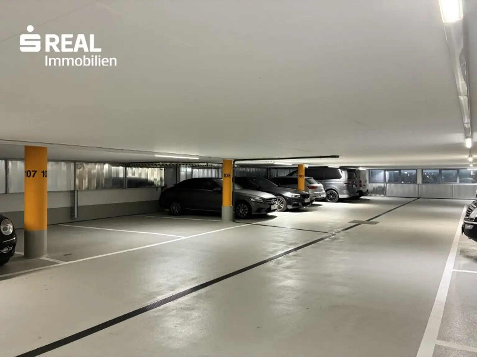 sanierte helle Tiefgarage