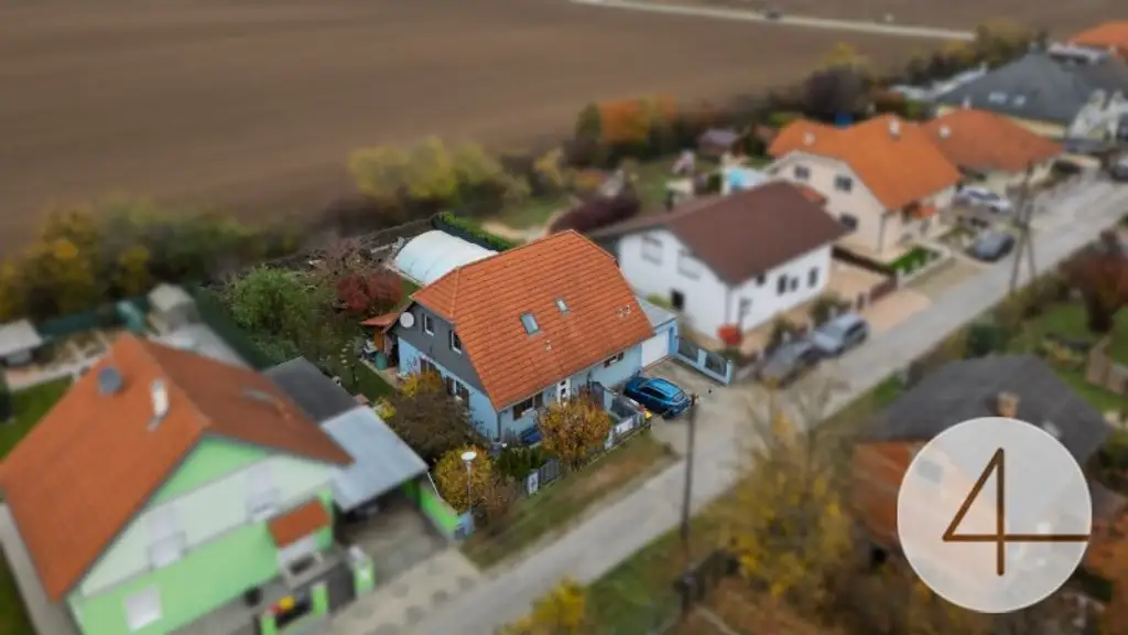 Ihr neues Zuhause: Stilvolles Einfamilienhaus mit Pool in ruhiger Lage