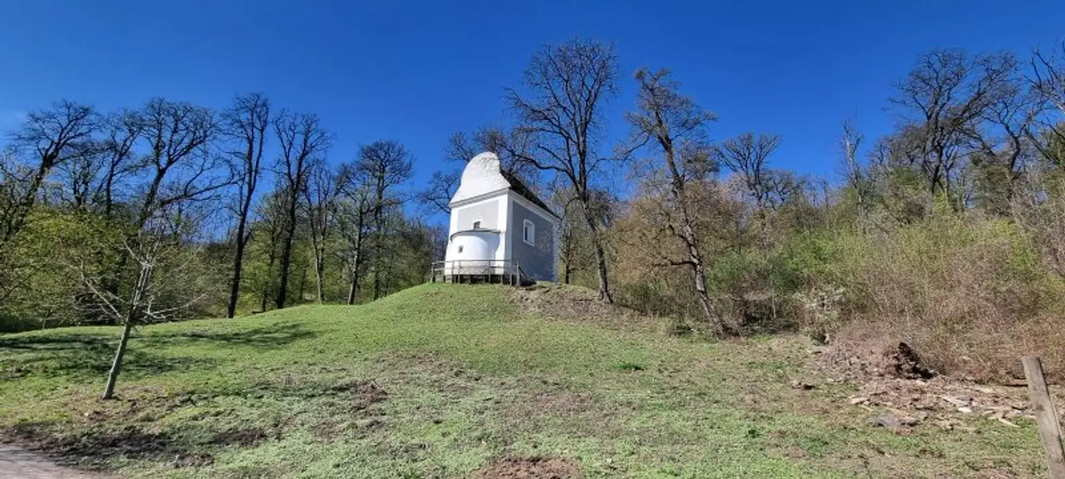 Villa beim Lainzer Tiergarten nach Kundenwunsch geplant - Edelrohbau mit Baugenehmigung - Lift im Haus möglich