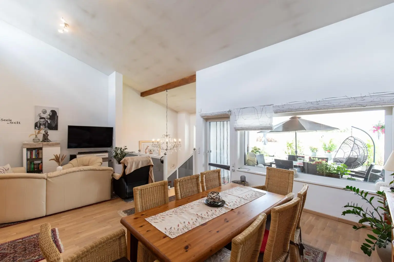 Besonderes modernes Wohnhaus mit kleiner Halle in Parndorf