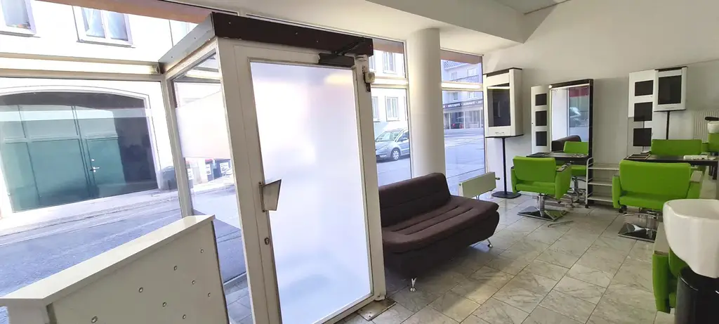 Geschäftslokal mit 55 m² Nutzfläche + Singlewohnung mit 22 m² Nutzfläche - zu kaufen!