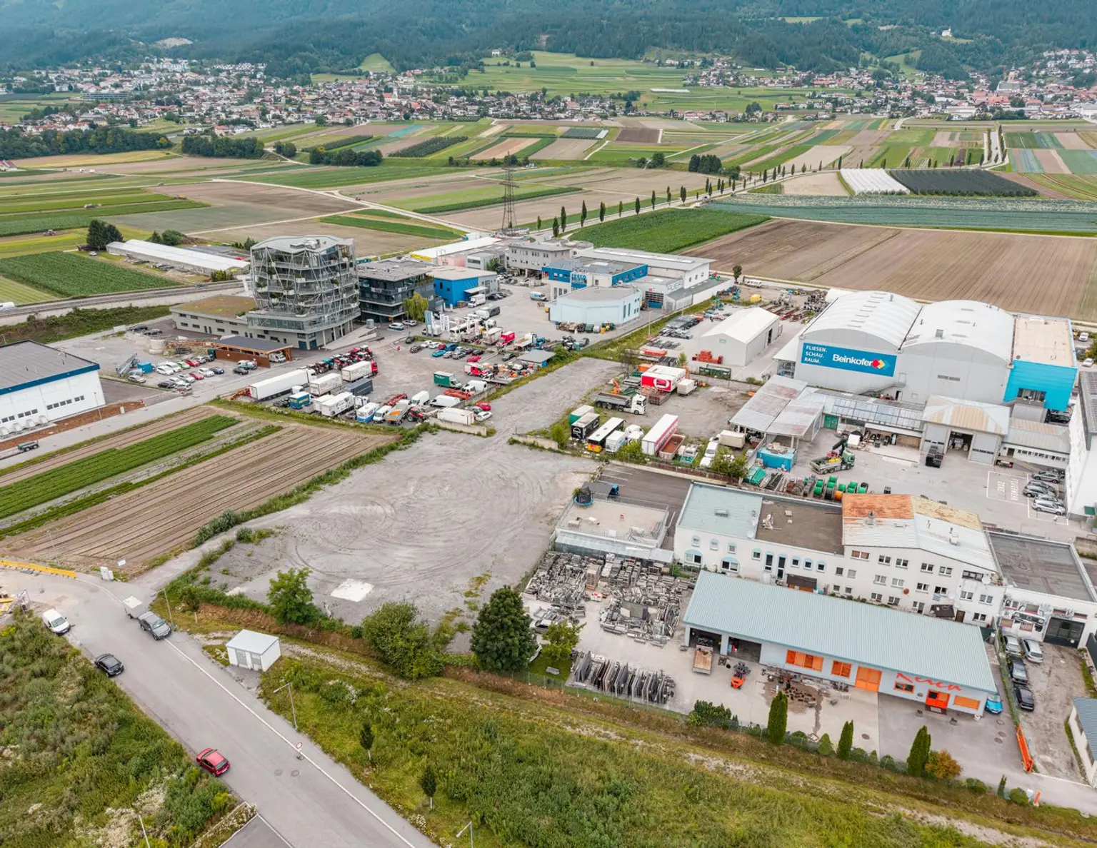 Gewerbliches Baurechtsgrundstück in Hall