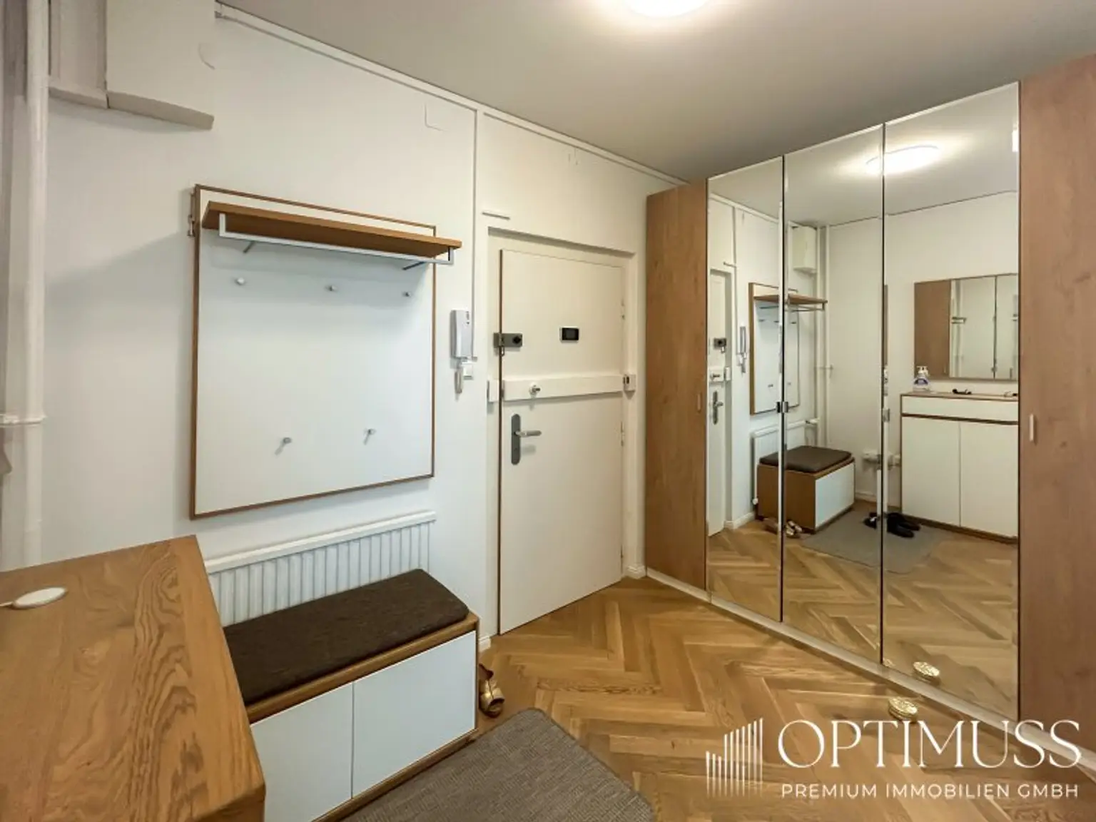 Lichtdurchflutete 2,5 Zimmer Wohnung in Topp Lage mit grosser Loggia und Grünblick auf Donaukanal!