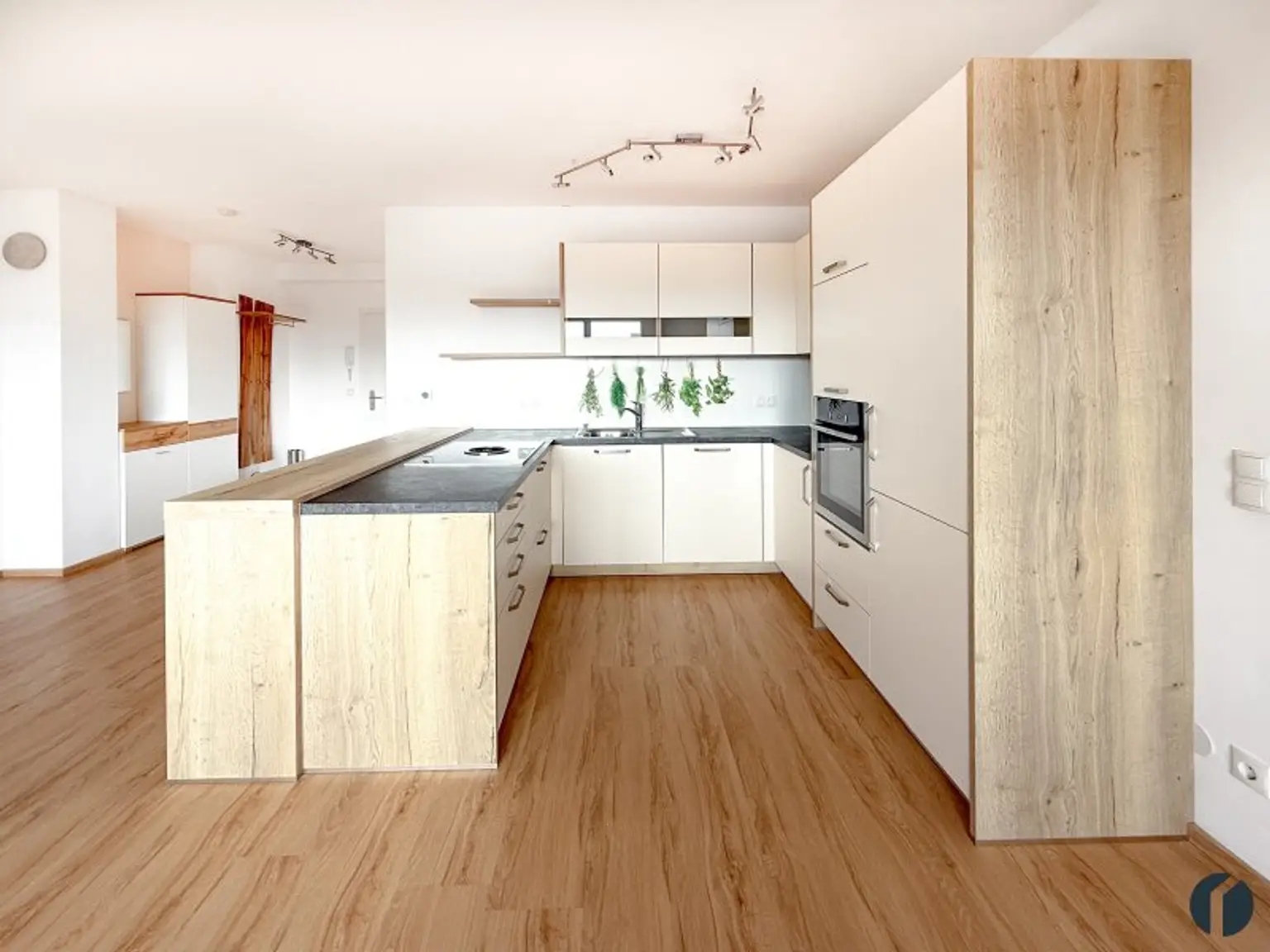 2-Zimmer-Wohnung mit Balkon, Klimaanlage & Parkplatz in zentraler Lage von Tulln